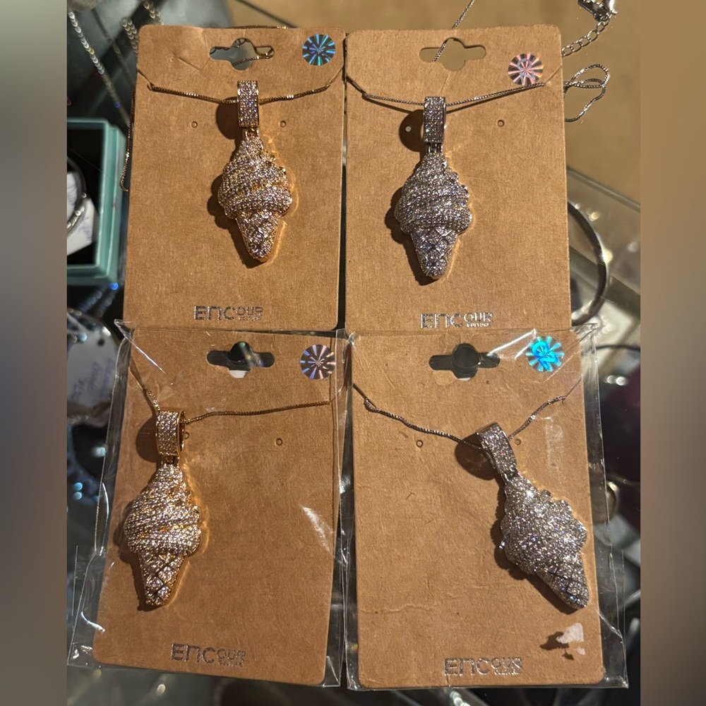 TC Silver and Gold Shell Pendant Necklace
